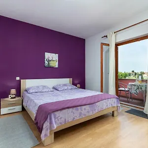 Sunny Valbandon Apartmán